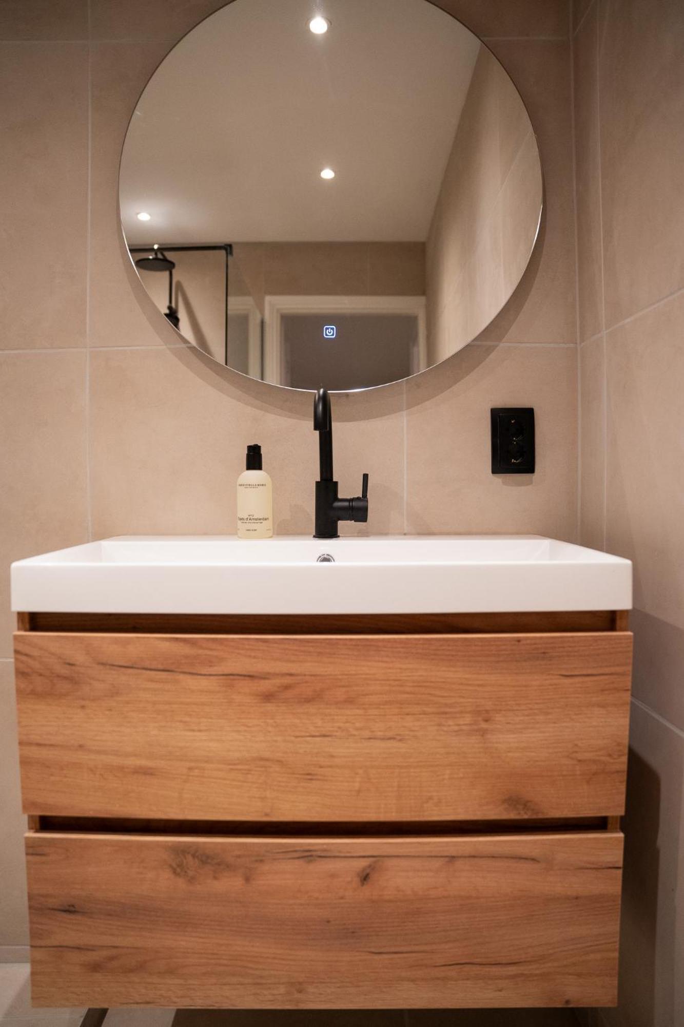 Skinny Bridge Boutique Stay Амстердам Екстериор снимка